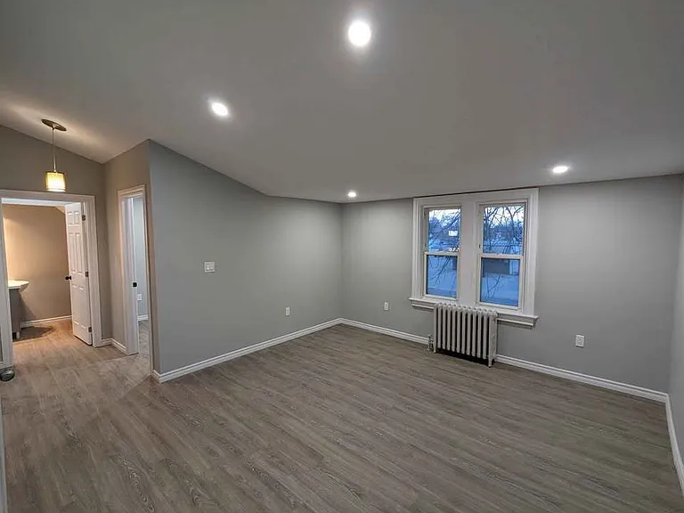 282 Pillette Rd — Photo 12