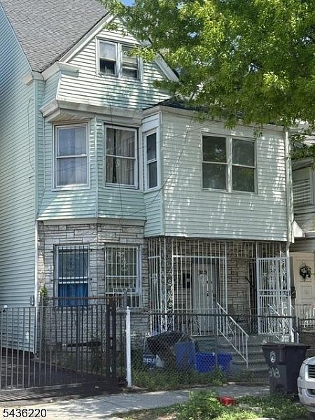 1st image of 343 7Th Ave W