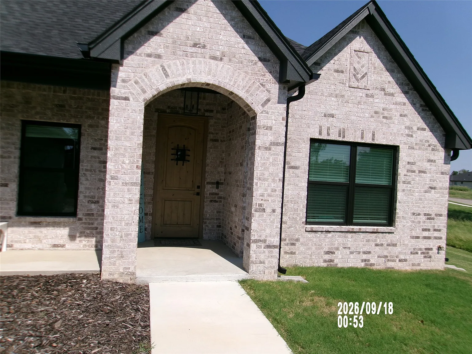 4 bed, 2.5 bath, 2250 sqft, $2,000 — Photo 2