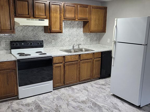 Unit 11 Kitchen w/ Dishwasher