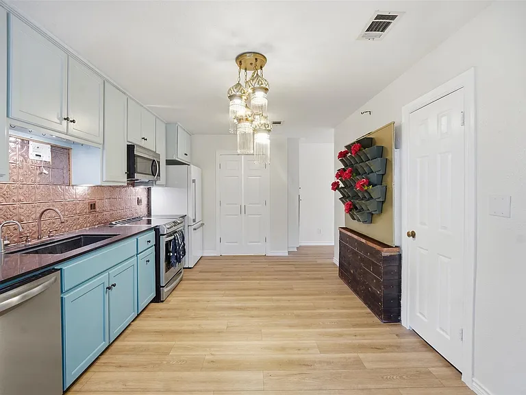 1104 Franklin Dr — Photo 11