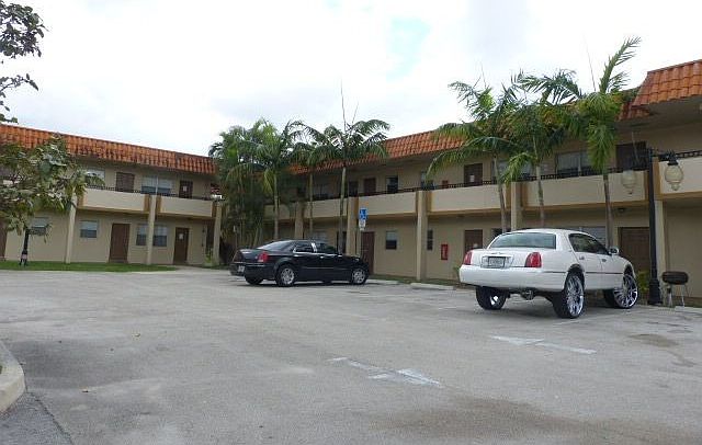 1st image of 400 NW 65th Ave APT 127