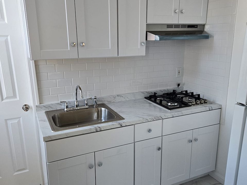 1st image of 538 27th St APT D1
