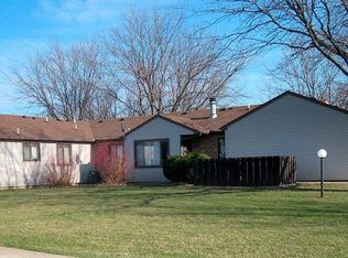 906 Pomona Dr, Champaign, IL 61822