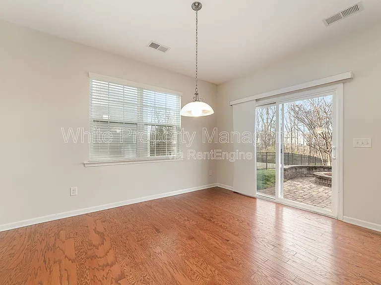 7922 Kelburn Ln — Photo 11