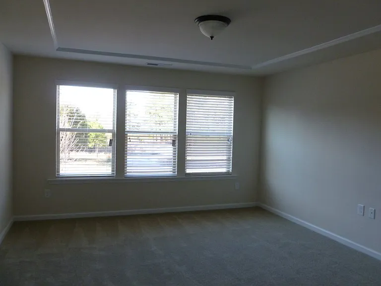 227 Begen St — Photo 8