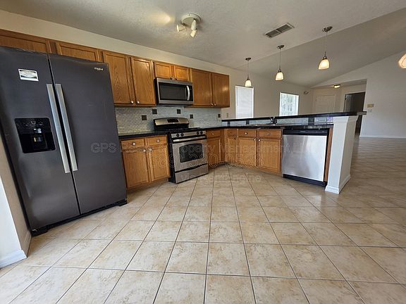 3rd image of 752 Sonja Cir