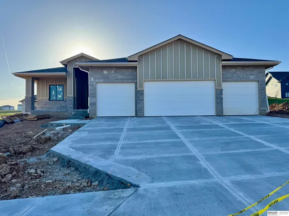 11002 S 101st St, Papillion, NE 68046