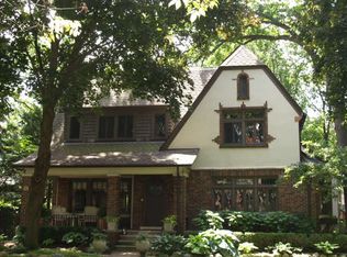 19 Cambridge Blvd, Pleasant Ridge, MI 48069