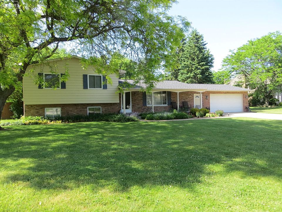 1st image of 215 Maplewood Dr
