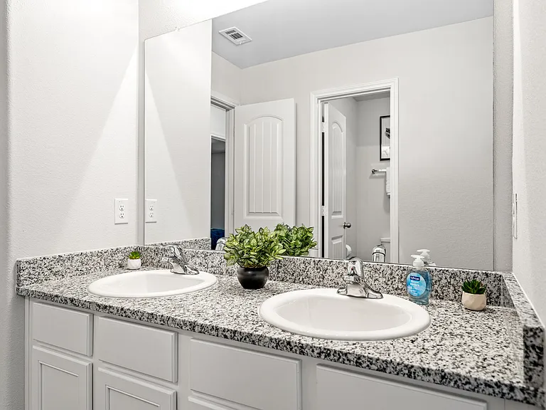 5541 Topwater Trl — Photo 32