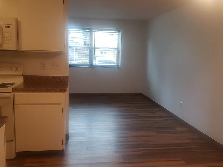 1345 Emery St — Photo 6
