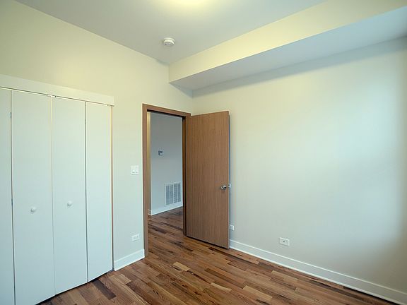 5th image of 3804 W Montrose Ave #201