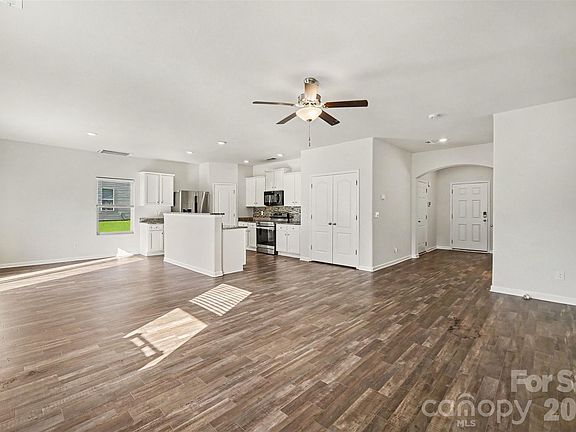 5th image of 8411 Highgate Dr