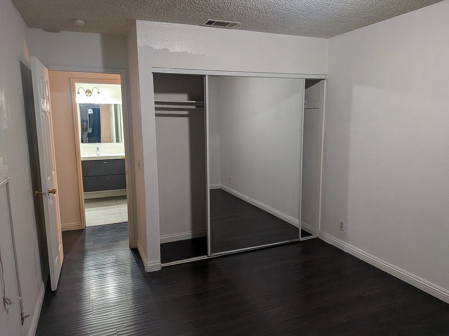 2 bed, 1.5 bath, 1038 sqft, $2,500 — Photo 4