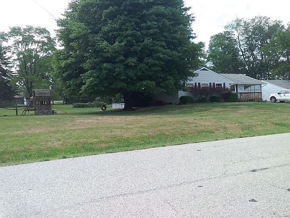 3rd image of 114 Mania Ave