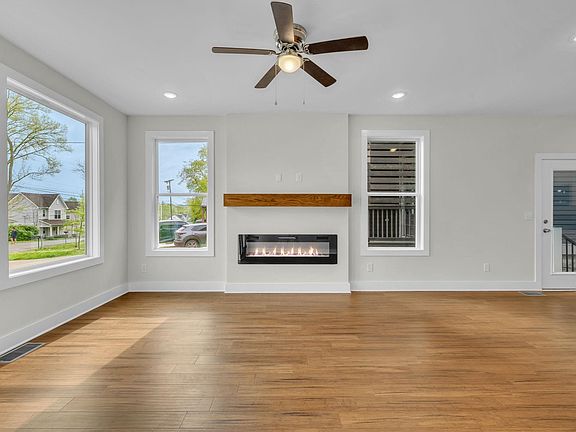 4th image of 298 Prince Ave