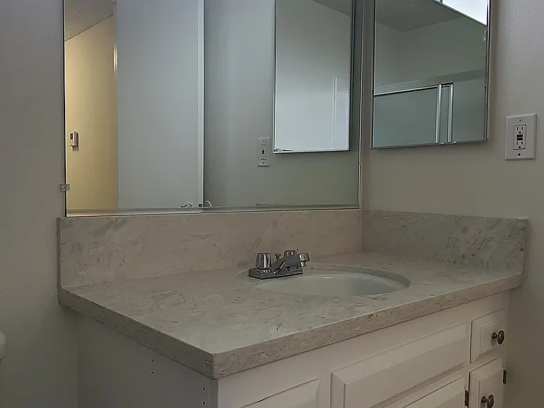The Enrique Apartments — Photo 10