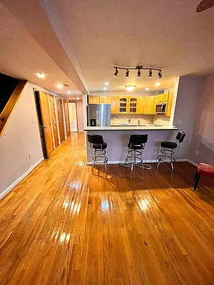 Rented by Space Real Estate | media 50