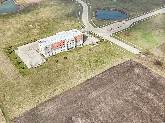5th image of 950 Broadmeadow Rd