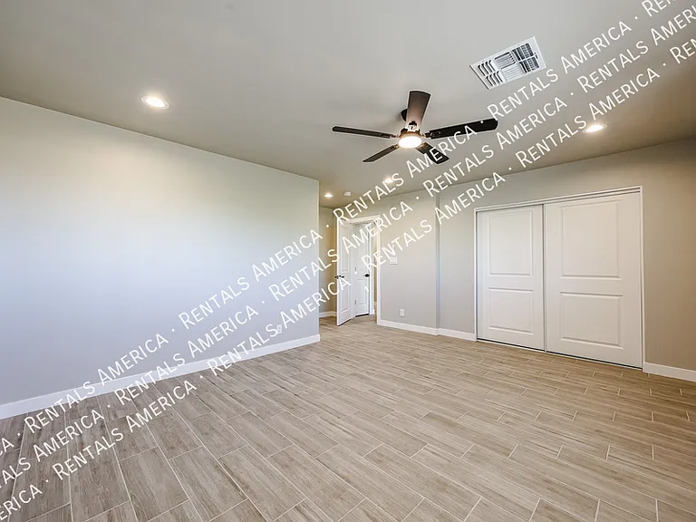 1704 E Pickrell Dr — Photo 25