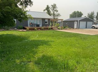 1820 Territorial Rd, Madison, SD 57042