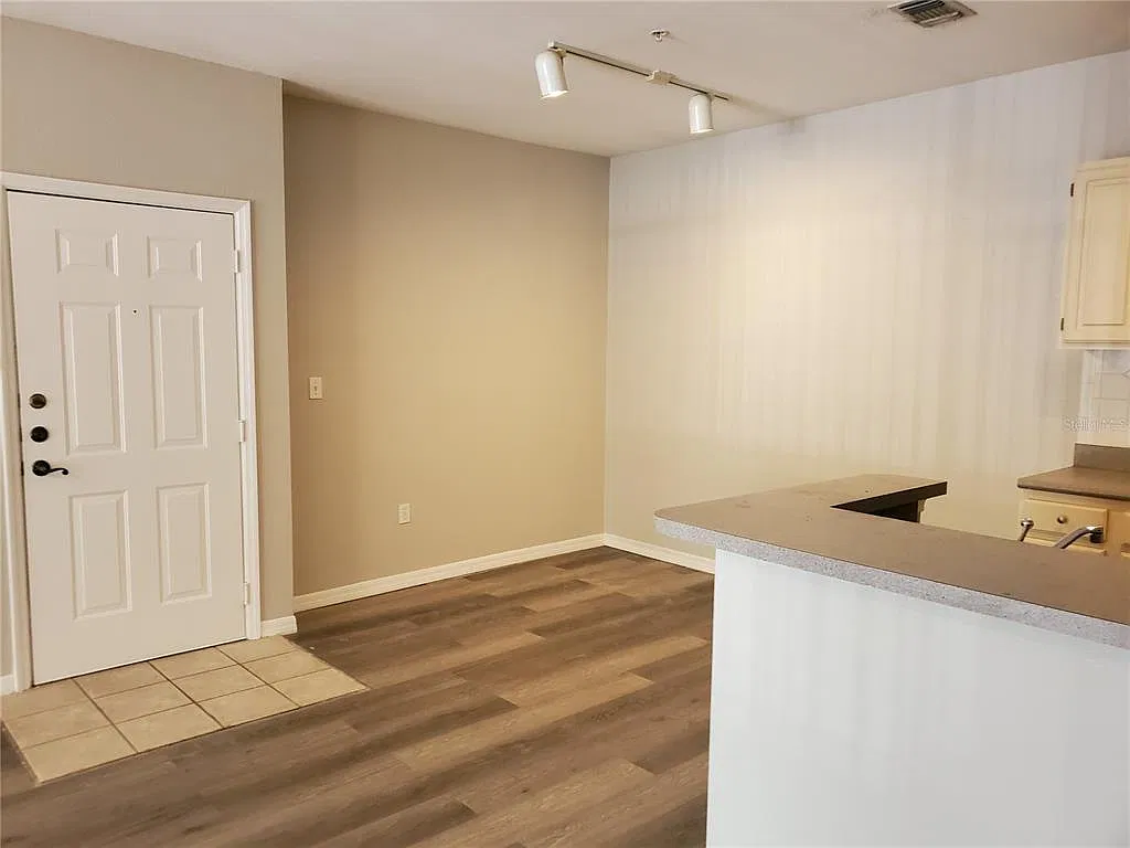 1 bed, 1.0 bath, 749 sqft, $1,375 — Photo 2