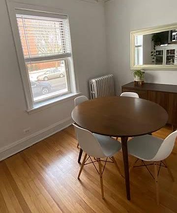 3rd image of 1733 W Thorndale Ave APT 1B