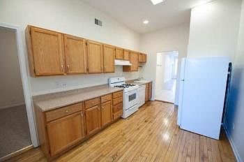 2nd image of 1734 W Huron St