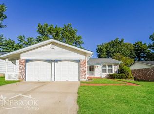 3285 Greenway Chase Dr, Florissant, MO 63031