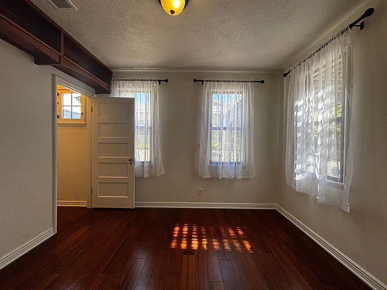 1151 Heather Sq — Photo 18