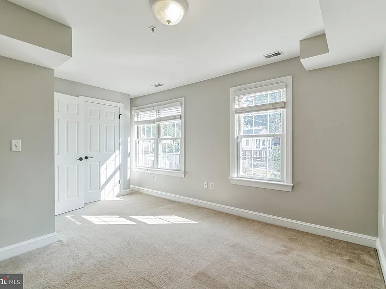 2270 S Garfield St #4 — Photo 32