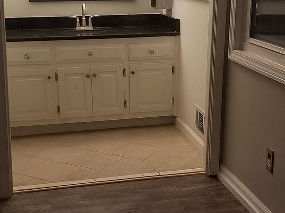 5th image of 2947 Leafwood Dr SE