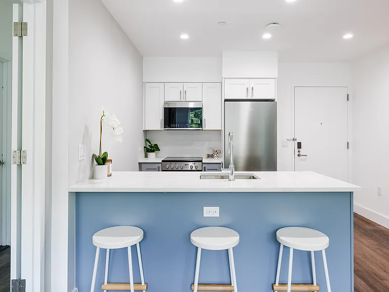 4568 Broadway #Penthouse P — Photo 5