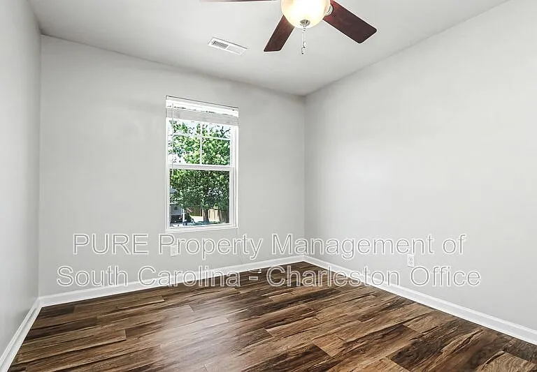 407 Greywood Ln — Photo 9
