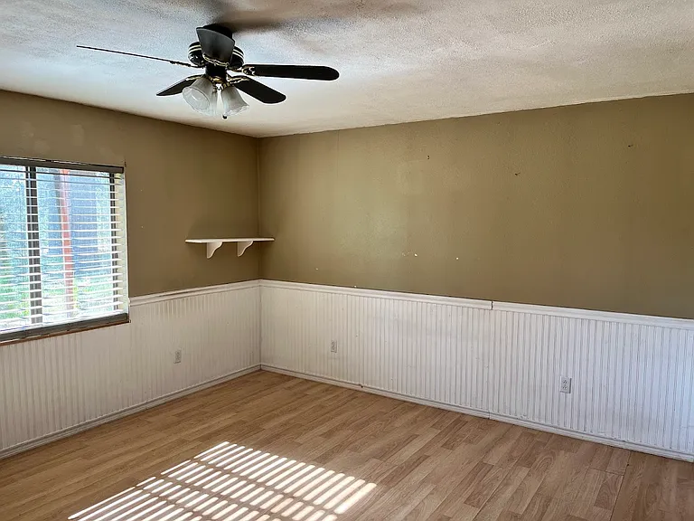 Downstairs bedroom.