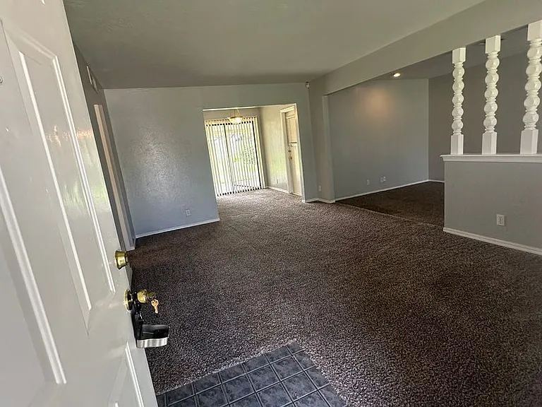 4844 Woodview Dr — Photo 8