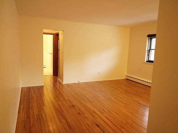 4th image of 388 Laurel Ave APT 5