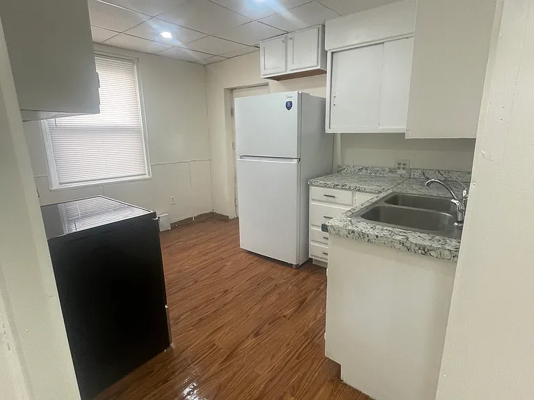 100-106 E Bennett St #6 — Photo 1