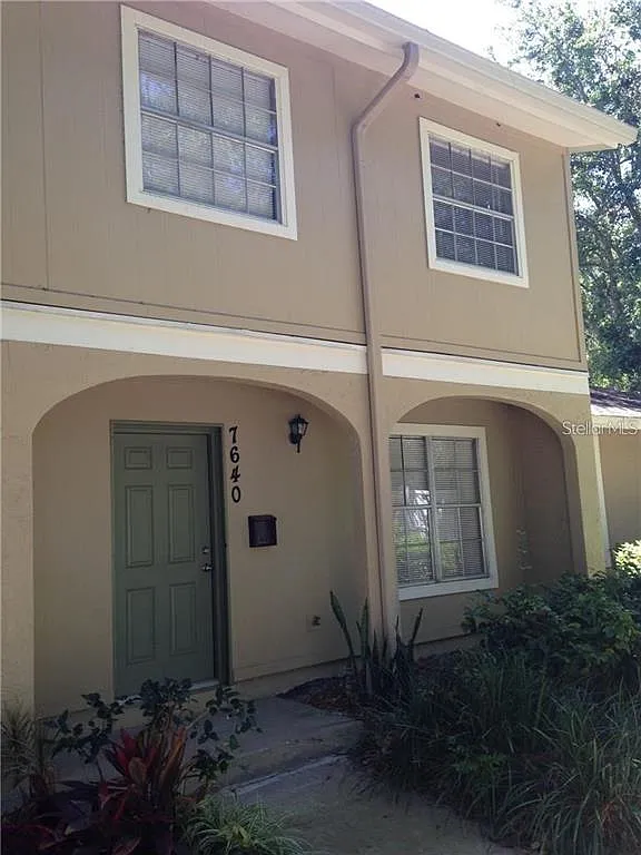 3 bed, 1.5 bath, 1296 sqft, $1,950 — Photo 2