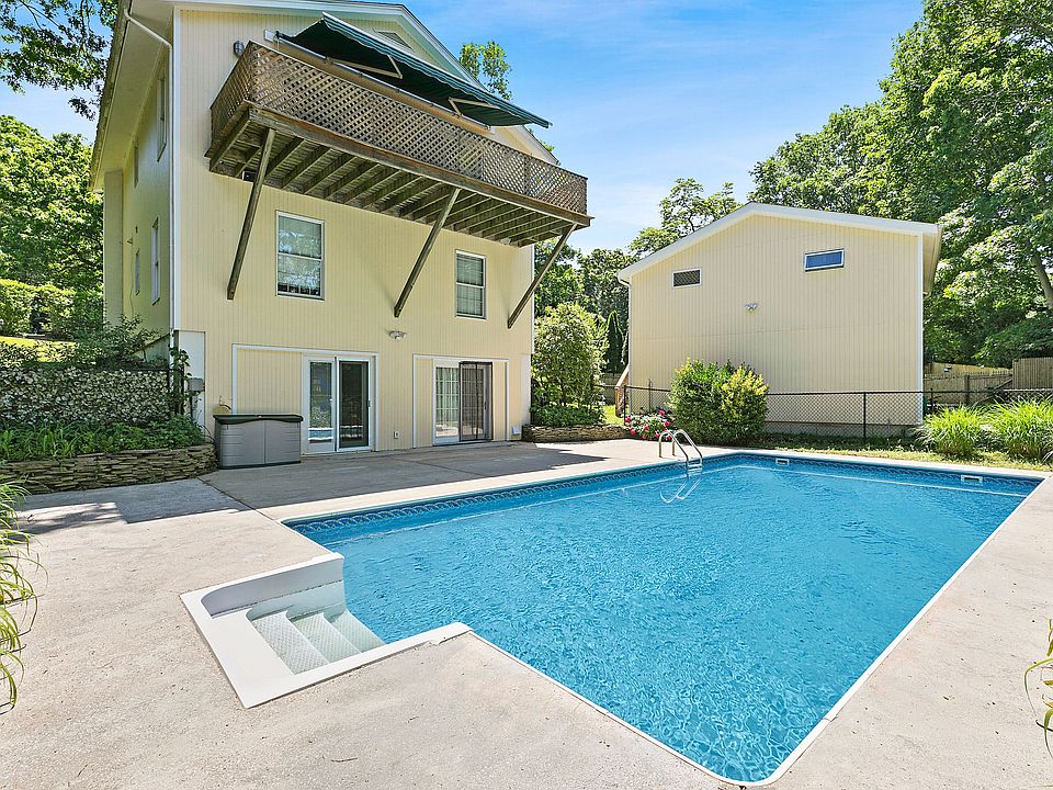 1st image of 26 Woodbine Pl
