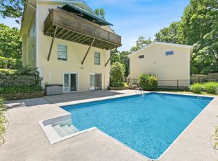 26 Woodbine Pl, Southampton, NY 11968