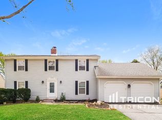 1136 S Stagecoach Pl, Olathe, KS 66062