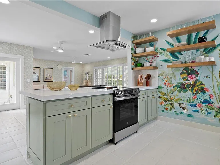 2412 N Lakeside Dr — Photo 9