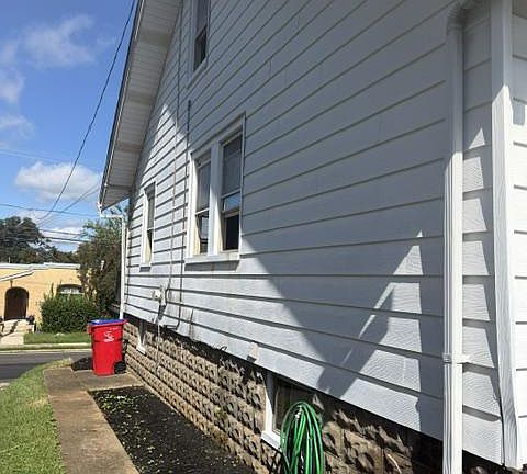 3rd image of 1002 Fox Chase Rd