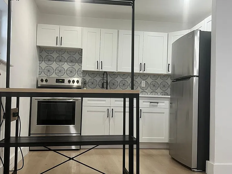 1720 N 17th Ave #6 — Photo 3