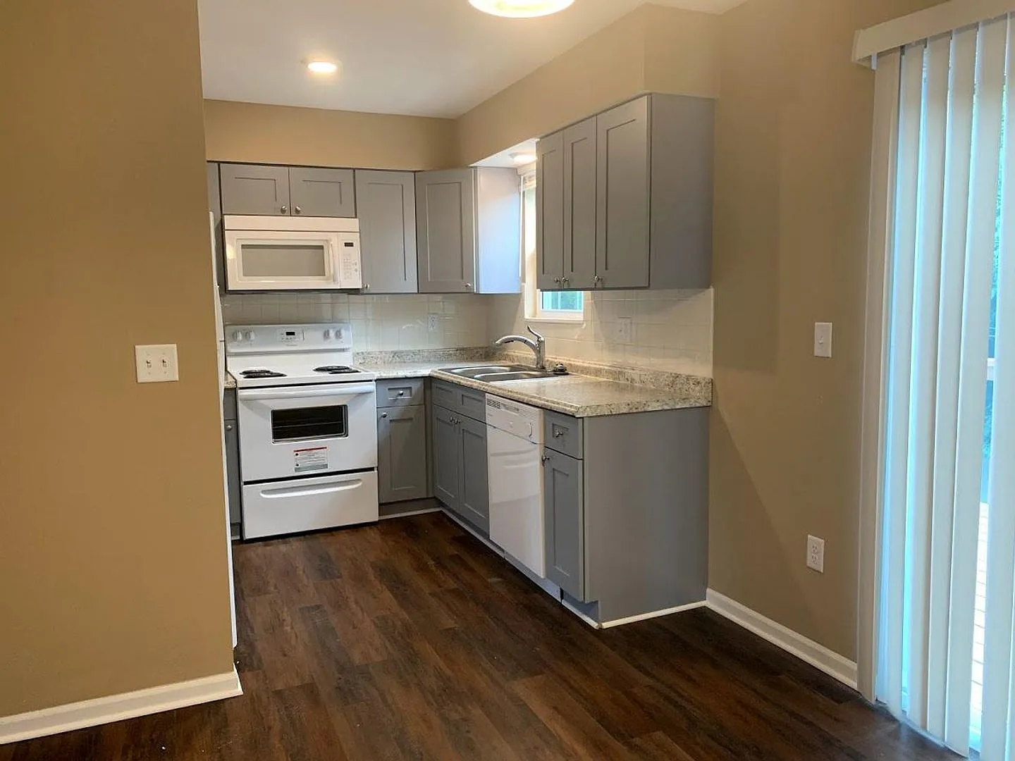 Devling Place Apartments — Photo 1