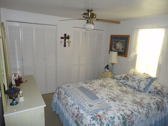 4th image of Breedlove St