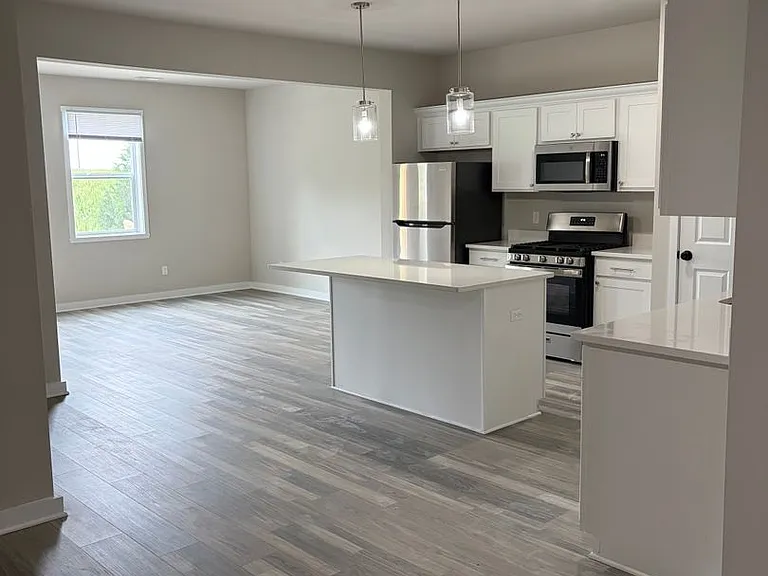 1356 S Main St — Photo 3