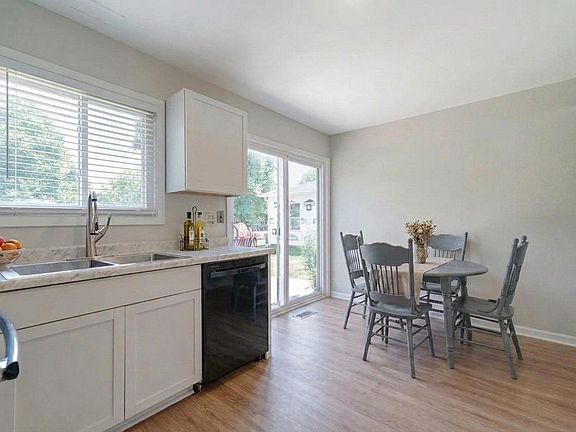 5th image of 227 E Lakeside Dr